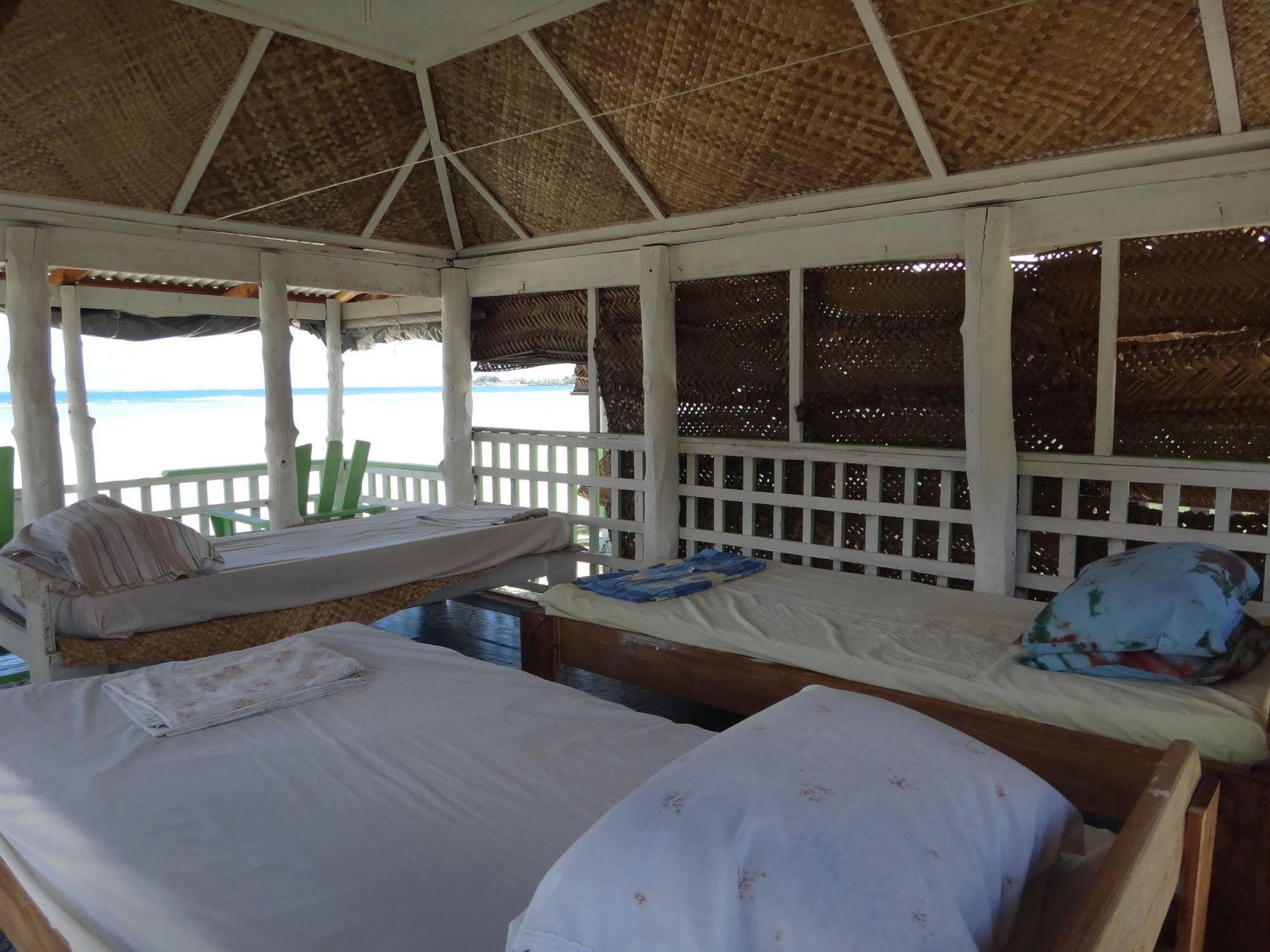 Tailua Beach Fales Manase ภายนอก รูปภาพ