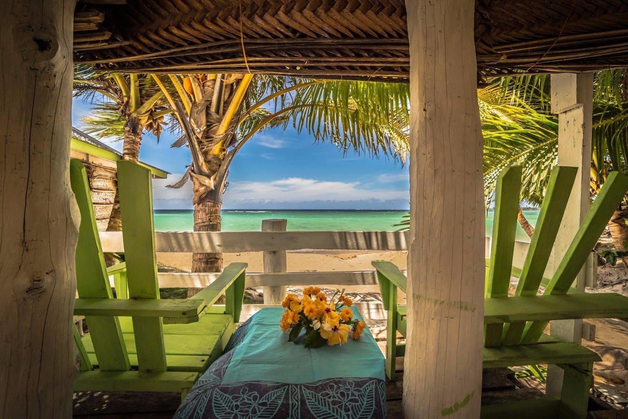 Tailua Beach Fales Manase ภายนอก รูปภาพ