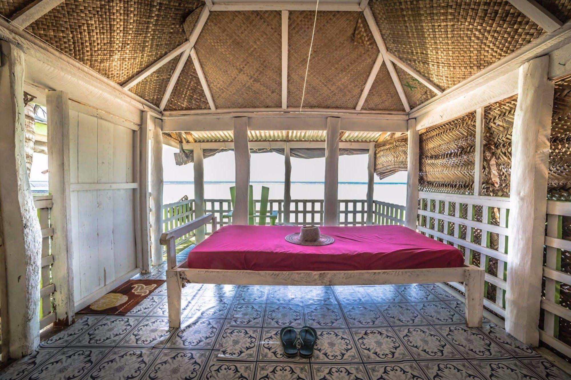 Tailua Beach Fales Manase ภายนอก รูปภาพ