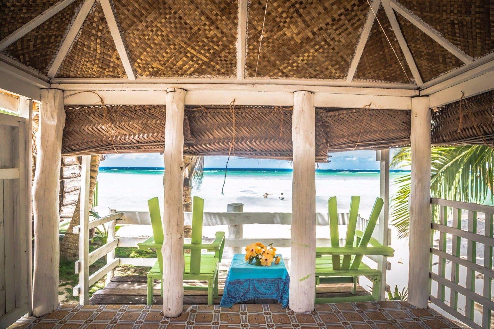 Tailua Beach Fales Manase ภายนอก รูปภาพ