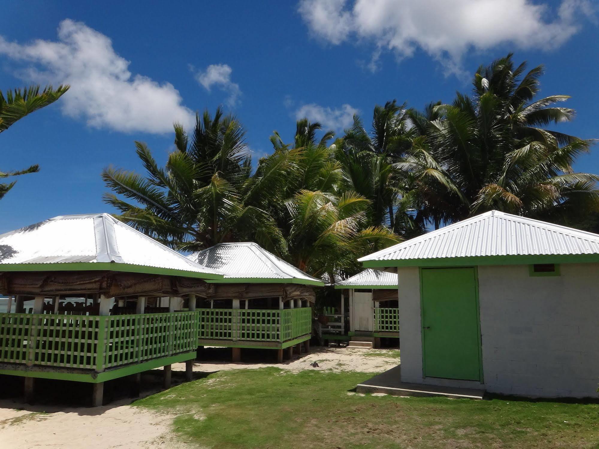 Tailua Beach Fales Manase ภายนอก รูปภาพ