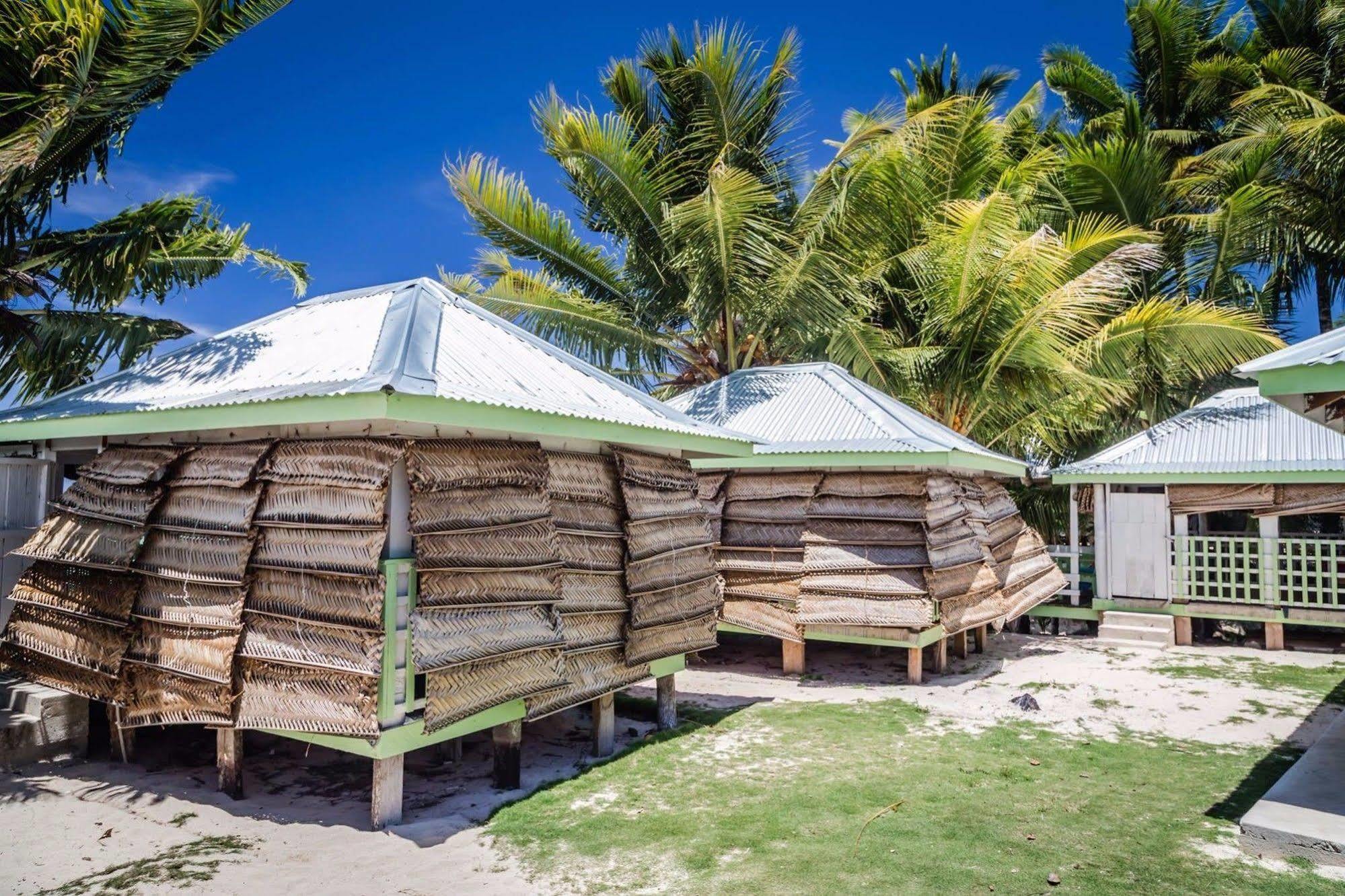 Tailua Beach Fales Manase ภายนอก รูปภาพ