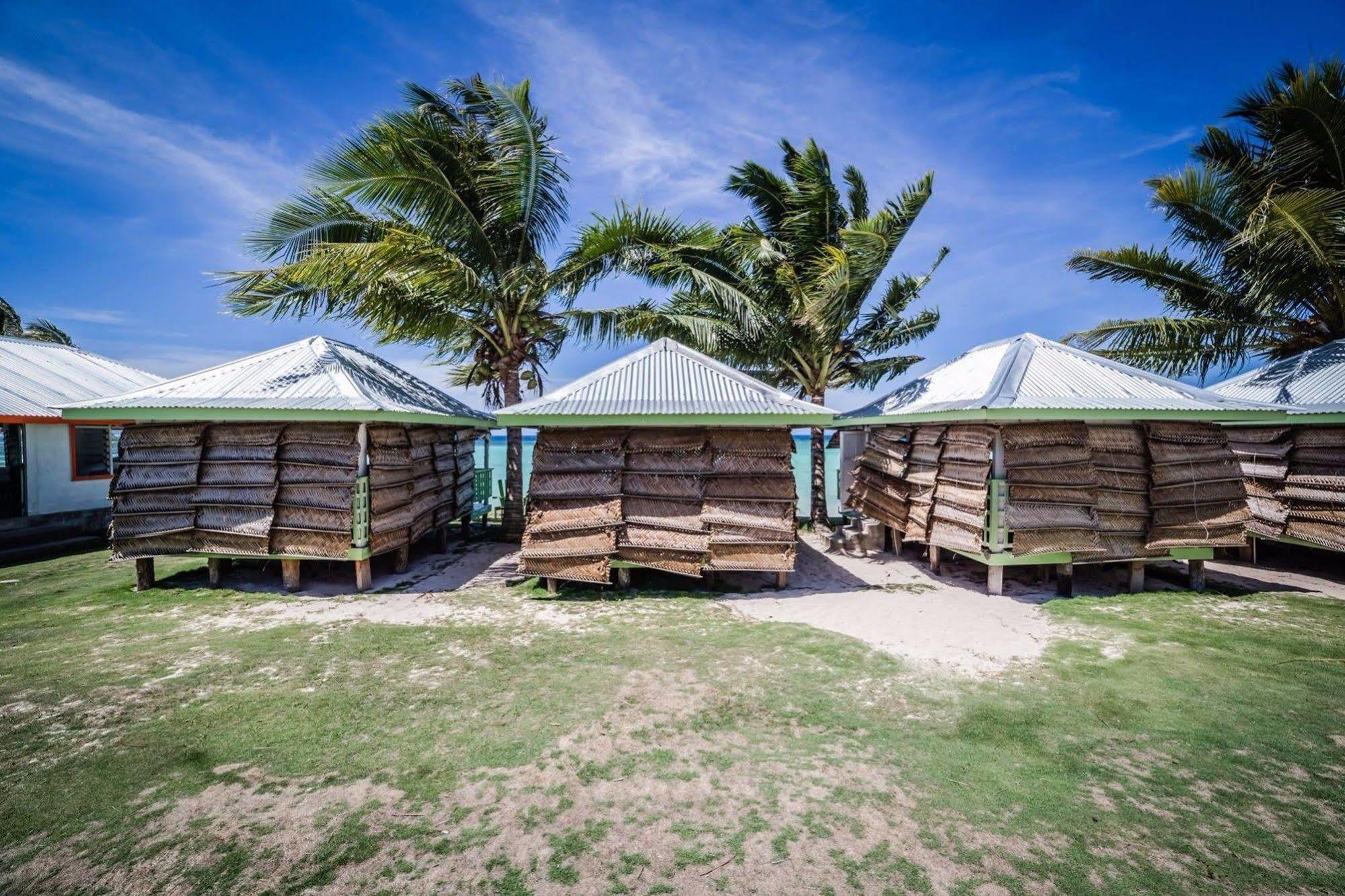 Tailua Beach Fales Manase ภายนอก รูปภาพ