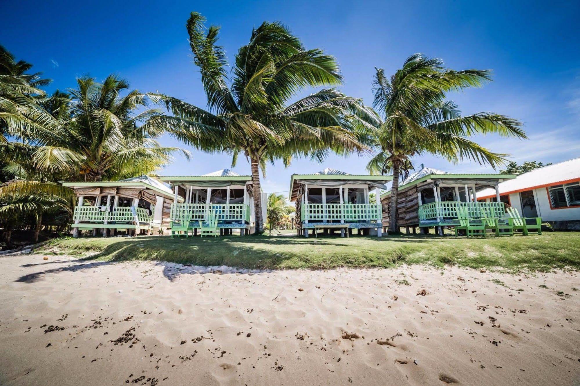 Tailua Beach Fales Manase ภายนอก รูปภาพ